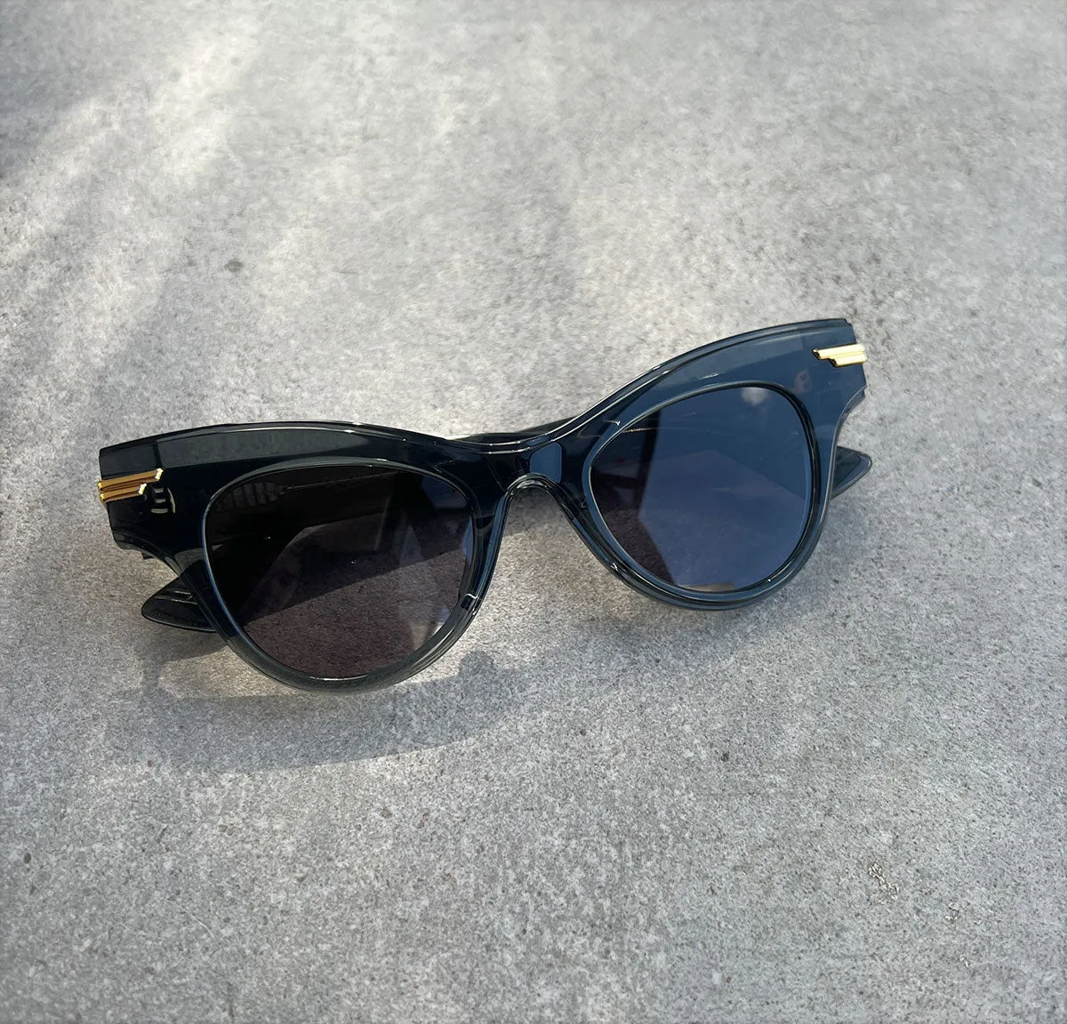 BV 1004S Sunglasses, Grey (G)