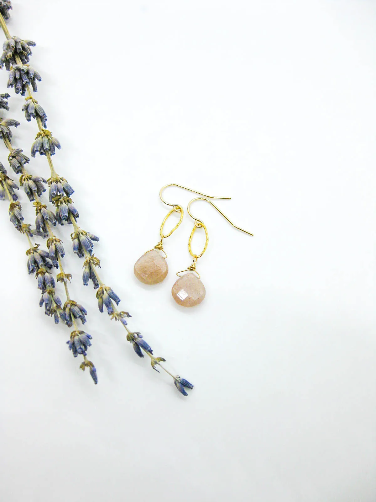 Chrysanthe: Peach Moonstone Earrings - e680