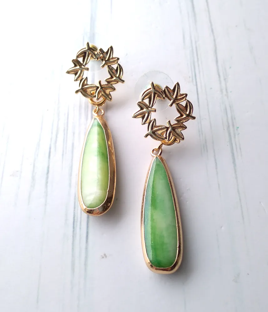 Flower Wreath Studs with Green Shell Detachable Drops