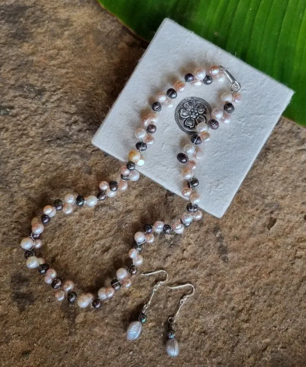 Freshwater pearl necklace and earring set