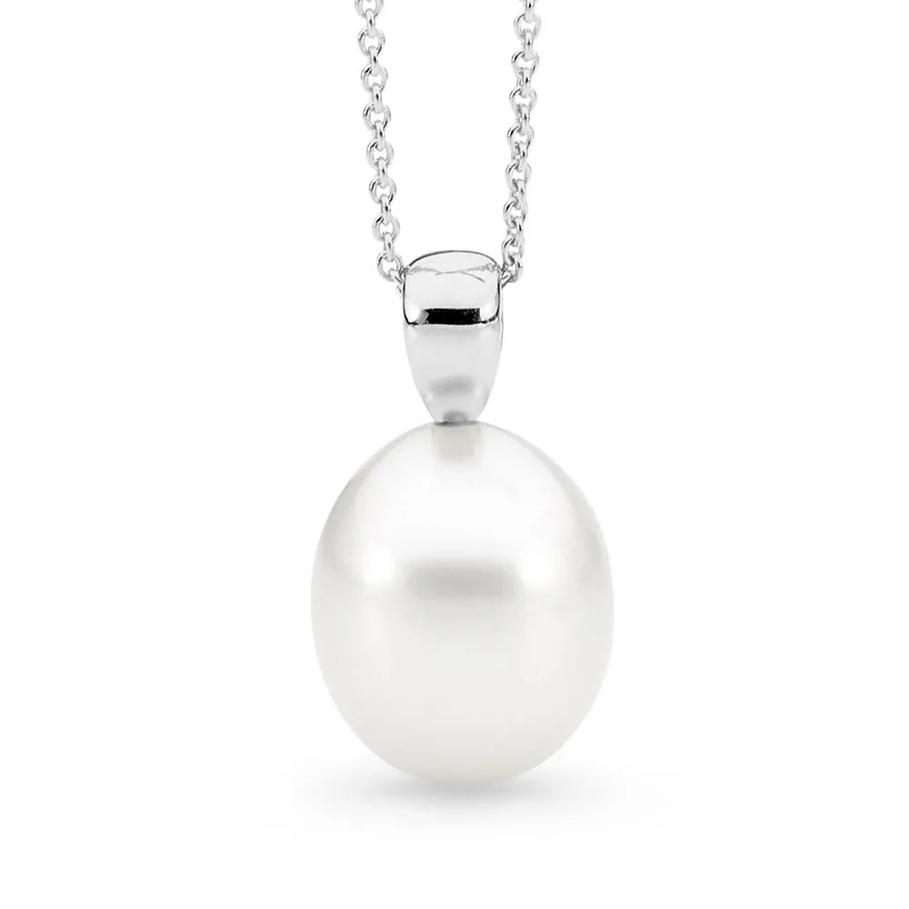 Rounded V Shape Pearl Pendant