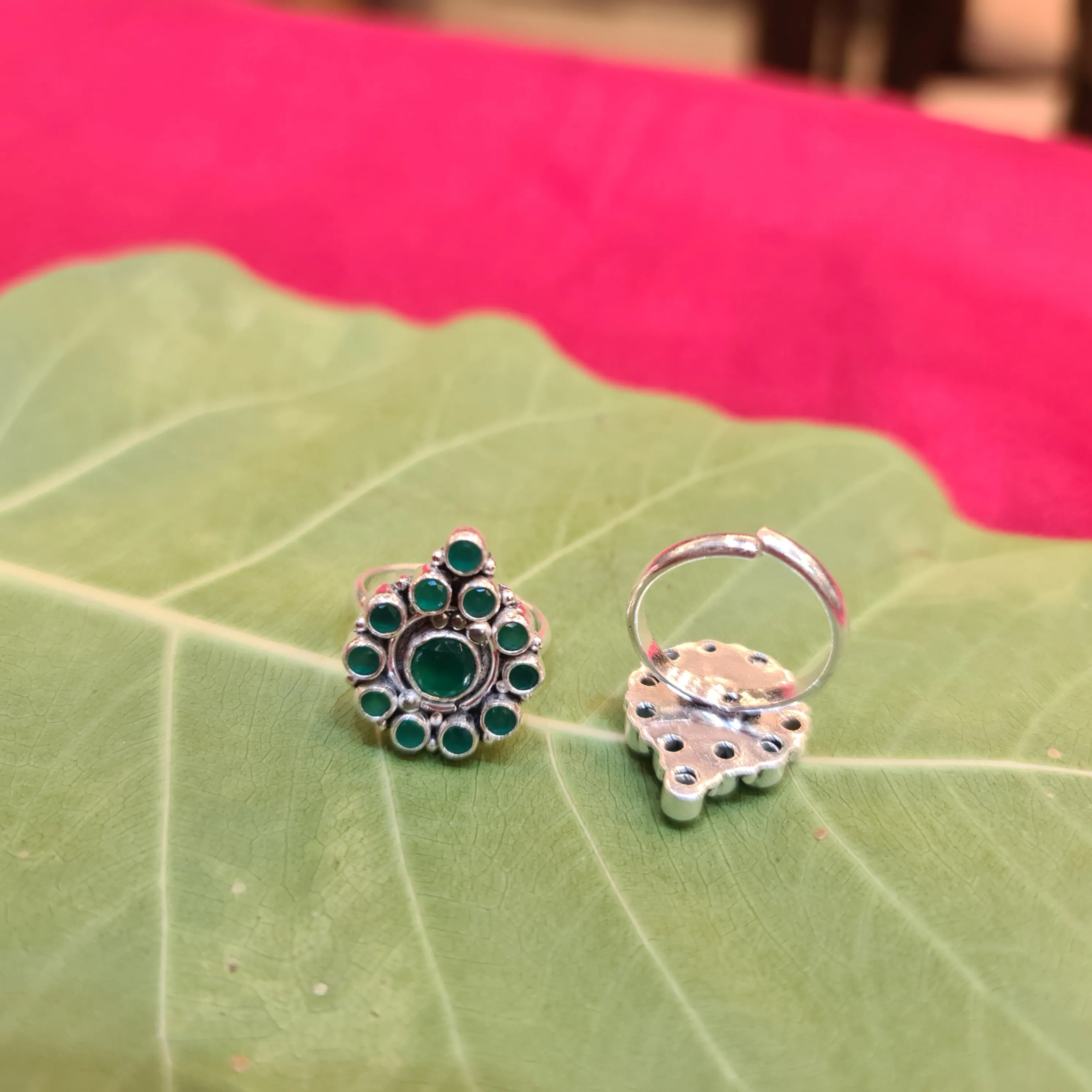 Sparkling Elegance: Mesmerizing 92.5 Silver Ruby Emerald Bichiya to Adorn your Feet